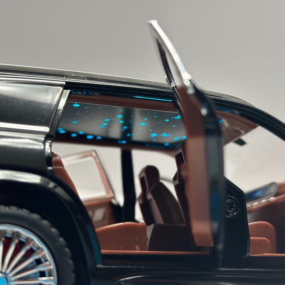 COPY - 1:24 Maybach GLS-Class GLS600 Diecast LED HEADLIGHT TAIL LIGHT Black - Picture 11 of 13